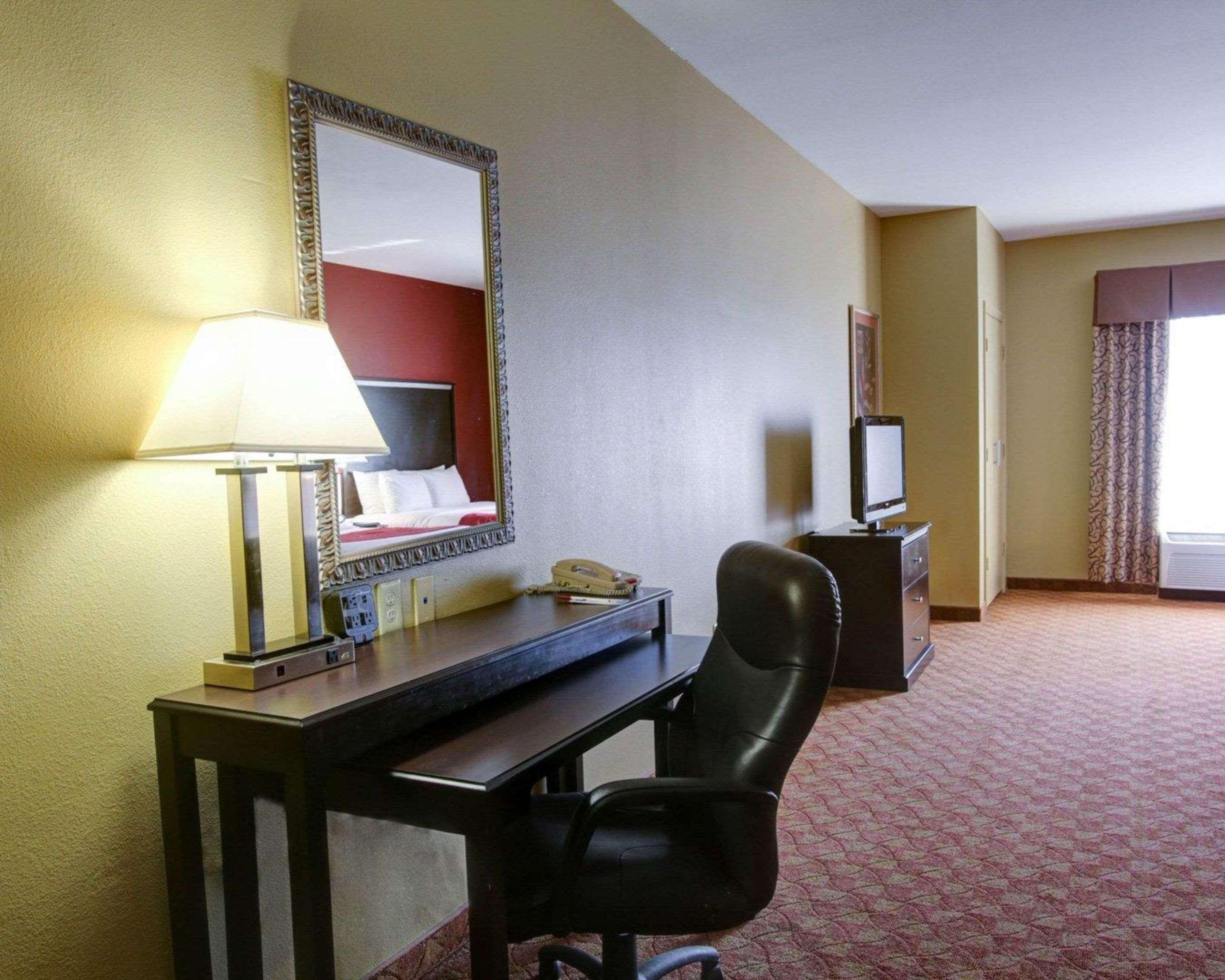 คอมฟอร์ต สวีท Hotel สปริง ภายนอก รูปภาพ